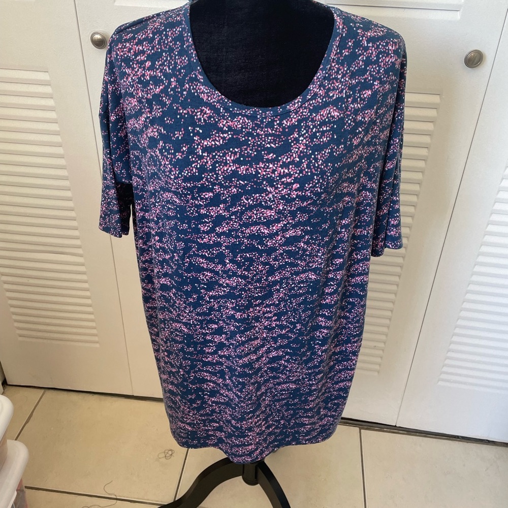 Lularoe top 5 for $25 🤍💚
